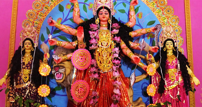 Durgapuja:বার্নপুরের ধেনুয়া গ্রামে মহালয়ার দিন একদিনেই পুজো শুরু ও শেষ!